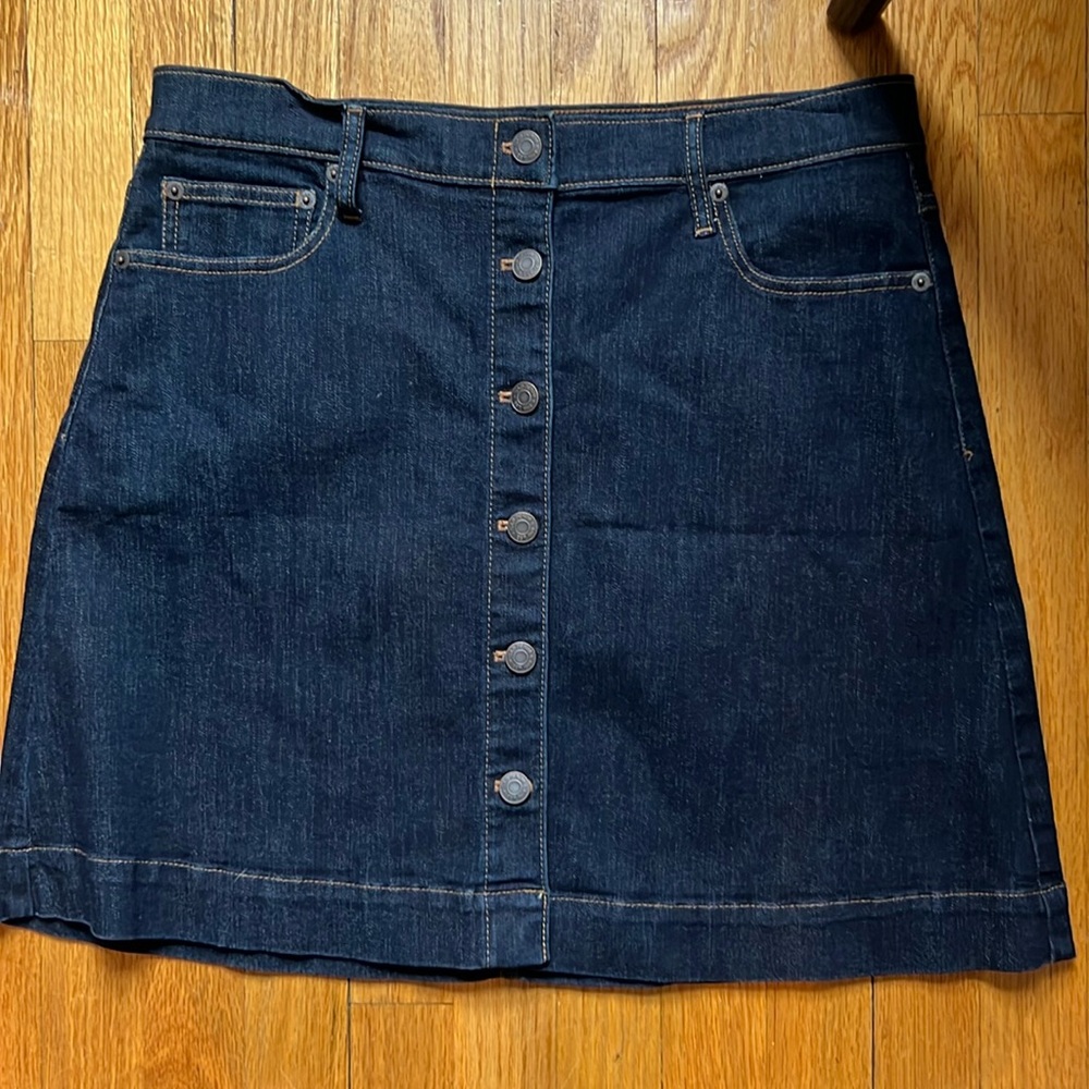 GAP - like new Denim Button-Front Skirt